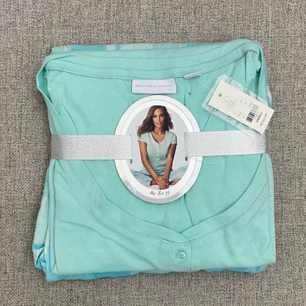 New York & Company Women’s Pajama Set✨
